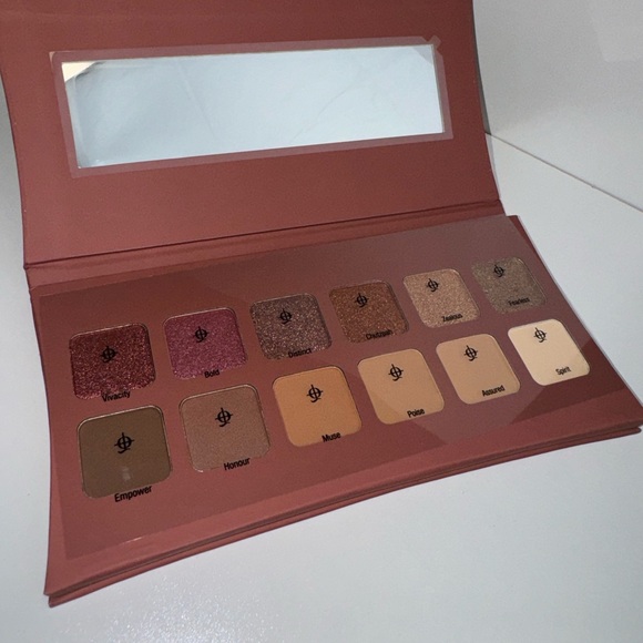 Illamasqua Unveiled Artistry Palette - Picture 6 of 8